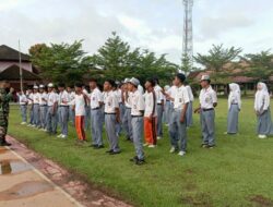 Babinsa Gunungsari Tanamkan Disiplin Siswa SMAN 1