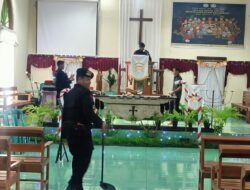 Polres Bima Kota Bersama Subden 4 Den Gegana Sat Brimobda NTB Laksanakan Sterilisasi Gereja Jelang Ibadah Natal