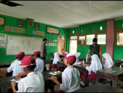 POLRES LOTENG KAWAL PENDISTRIBUSIAN MBG, BHABINKAMTIBMAS HADIR DI TENGAH SISWA