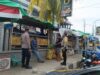 Mantapkan Harkamtibmas, Polsek Sumbawa Gelar Patroli di Pasar Seketeng dalam Rangka Implementasi Quick Wins Program 5