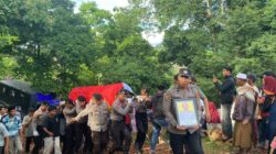 Kapolres Bima Kota Pimpin Upacara Pemakaman Kedinasan Bripda Huzaidil Akbar