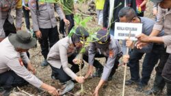 “Hijau Desaku, Lestari Hutanku”: Bupati dan Kapolres Sumbawa Hijaukan Hutan Lindung di Orong Telu