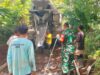 Babinsa dan Warga Kompak Bangun Infrastruktur Desa