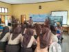 Kanit Binmas Polsek Seteluk Laksanakan Sosialisasi Bahaya Narkoba dan Tertib Berlalu Lintas di SMPN 1 Seteluk