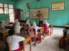 Bhabinkamtibmas Desa Banjar Dampingi Distribusi MBG, Sekaligus Edukasi Hukum dan Tertib Lalu Lintas di SDN Banjar